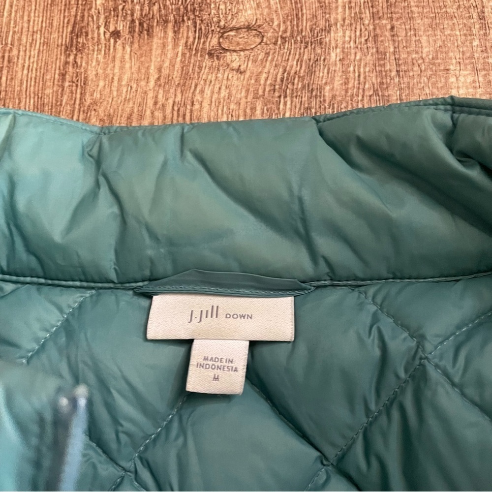 J. Jill Quilted Teal Blue Sleeveless Puffer Vest Lightweight Down Size Medium - Picture 5 of 6